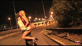 Casal transando na rua, a garota da calcinha Cristal